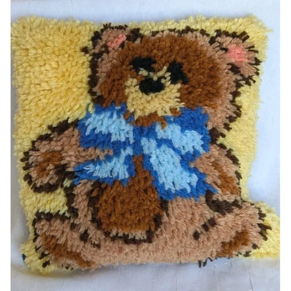 Latch Hook Pillow Teddy Bear Handmade Throw Accent Rug 1980s Shag Vtg Complete